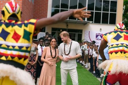 Prinz Harry und seine Ehefrau Herzogin Meghan wohnen seit Jahren in Kalifornien. Jetzt besuchen sie aber Nigeria, um für die Invictus Games zu werben, die die Rehabilitation von verwundeten und kranken Soldaten und Veteranen unterstützen.