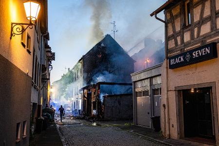 Großbrand in Villingen-Schwenningen - Gebäude eingestürzt Großbrand in Villingen-Schwenningen - Gebäude eingestürzt