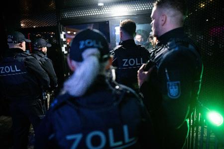 650 Polizisten bei Razzia gegen Türsteher-Szene im Einsatz