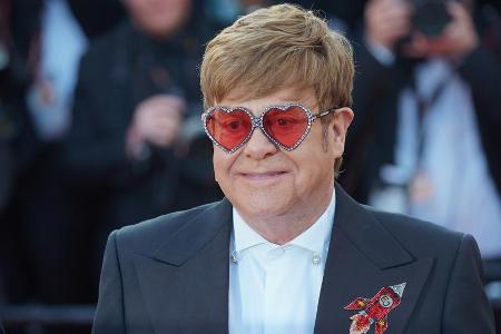 Elton John bekommt eine weibliche Plastikversion seiner selbst