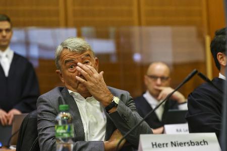 Sommermärchen-Prozess: DFB beharrt auf Betriebsausgabe