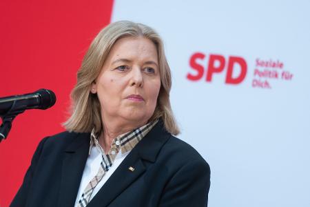 Zur langfristigen Sicherung der gesetzlichen Rentenversicherung will die neue Arbeits- und Sozialministerin Bärbel Bas künftig auch Beamte einbeziehen. Zur langfristigen Sicherung der gesetzlichen Rentenversicherung will die neue Arbeits- und Sozialministerin Bärbel Bas künftig auch Beamte einbeziehen.