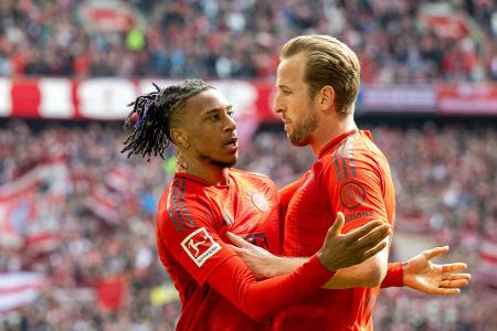 Das ist die Top-Elf der Bundesliga-Saison - Im Saisonfinale konnten Fans im Netz ihr 'Team of the Seaon' für das Videospiel EA FC 25 wählen. In Kooperation mit 'bundesliga.de' ist in diesem Zuge auch die Top-Elf der Saison entstanden. Diese Stars sind mit dabei: Das ist die Top-Elf der Bundesliga-Saison - Im Saisonfinale konnten Fans im Netz ihr 'Team of the Seaon' für das Videospiel EA FC 25 wählen. In Kooperation mit 'bundesliga.de' ist in diesem Zuge auch die Top-Elf der Saison entstanden. Diese Stars sind mit dabei: