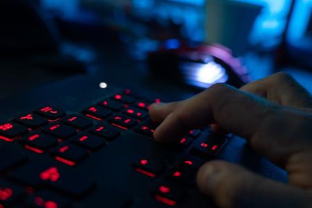 Cyberkriminelle agieren im Verborgenen - sie wollen Daten haben, um damit Geld zu machen oder anderen Schaden zuzufügen. (Symbolbild) Cyberkriminelle agieren im Verborgenen - sie wollen Daten haben, um damit Geld zu machen oder anderen Schaden zuzufügen. (Symbolbild)