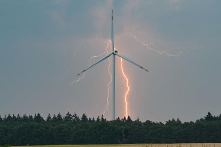 Gewitter treten in den kommenden Tagen in Deutschland immer wieder mal auf. (Archivbild) Gewitter treten in den kommenden Tagen in Deutschland immer wieder mal auf. (Archivbild)