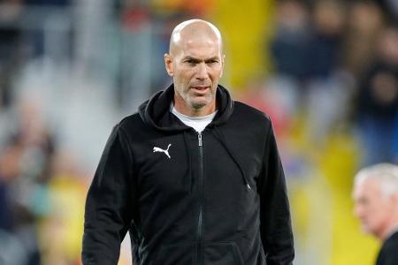 Zinédine Zidane (vereinslos) - Zidane ist nach seinem Aus bei Real seit über zwei Jahren ohne Klub. Auf dem Trainermarkt gilt der dreifache Champions-League-Sieger als Premium-Option. 'Ich werde das Spiel schauen', sagte er zuletzt mit Blick auf das anstehende CL-Halbfinale zwischen Real und Bayern angesprochen auf die Gerüchte.