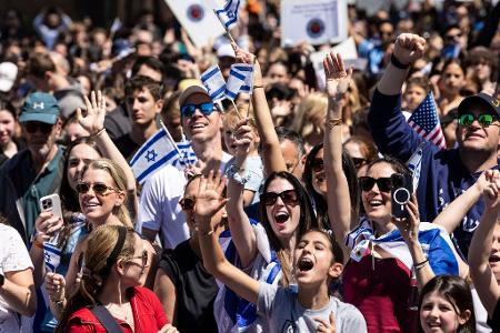 Jubel und Tränen nach Freilassung von Hamas-Geisel Jubel und Tränen nach Freilassung von Hamas-Geisel
