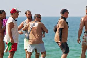 "Kampf der Realitystars": TV-Team muss drohende Schlägerei am Strand unterbinden