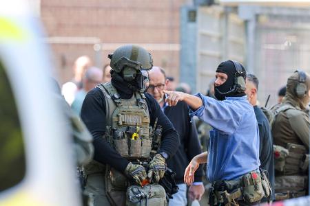 Täter stellen sich nach Randale in Forensik am Niederrhein Täter stellen sich nach Randale in Forensik am Niederrhein