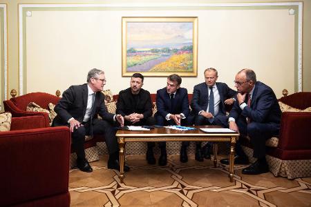 Neue Ukraine-Initiativen: Rückt der Frieden nun näher? Neue Ukraine-Initiativen: Rückt der Frieden nun näher?