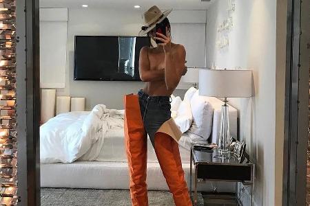 Kendall Jenner präsentiert sich auf Instagram mit 4.600 Dollar teuren Boots Kendall Jenner präsentiert sich auf Instagram mit 4.600 Dollar teuren Boots