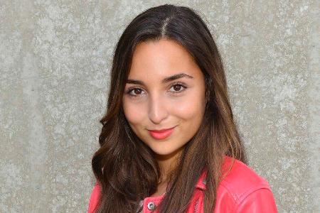 Rona Özkan spielt Selma, die Cousine von Ayla Rona Özkan spielt Selma, die Cousine von Ayla