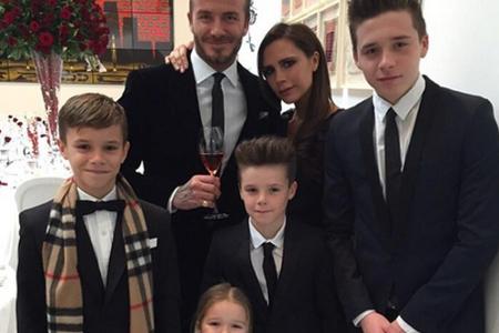 Eine schrecklich schöne Familie: Dieses Bild postete Victoria Beckham zum Hochzeitstag am 4. Juli - auch der kleinen Harper ... Eine schrecklich schöne Familie: Dieses Bild postete Victoria Beckham zum Hochzeitstag am 4. Juli - auch der kleinen Harper ...