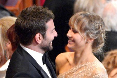 Bradley Cooper und Suki Waterhouse bei der Oscar-Verleihung 2014 Bradley Cooper und Suki Waterhouse bei der Oscar-Verleihung 2014