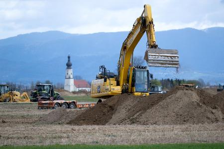 BMW baut in den Gemeinden Irlbach und Straßkirchen ein Werk für die Montage von Hochvoltspeichern.