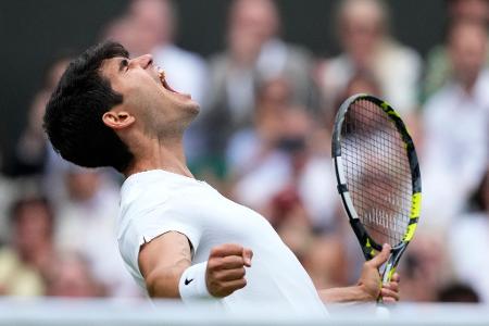 Jubel-Schrei in Wimbledon. Carlos Alcatraz freut sich über seinen Sieg gegen Medwedew.