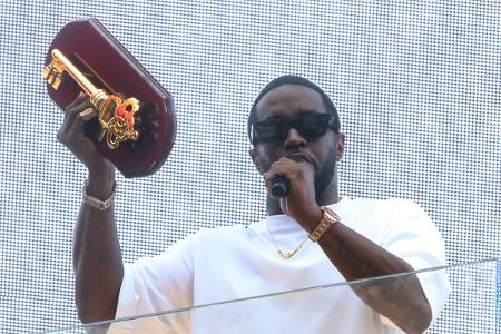 Sean Combs hatte große Hoffnungen gemacht, seine Zelle bald wieder verlassen zu können. Am 16. September wurde er wegen Verdachts auf Menschenhandels und sexualisierter Gewalt in Gewahrsam genommen. S ... Sean Combs hatte große Hoffnungen gemacht, seine Zelle bald wieder verlassen zu können. Am 16. September wurde er wegen Verdachts auf Menschenhandels und sexualisierter Gewalt in Gewahrsam genommen. S ...