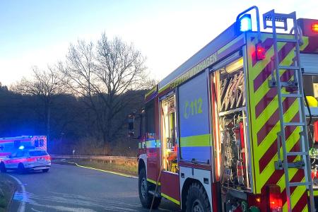 Der erste Einsatz am frühen Morgen: Ein Verkehrsunfall mit 2 Verletzten in Günterscheid. Der erste Einsatz am frühen Morgen: Ein Verkehrsunfall mit 2 Verletzten in Günterscheid.