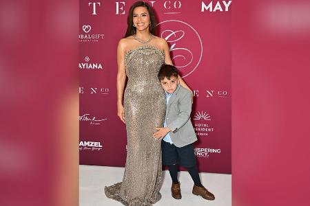Glamour-Auftritt von Eva Longoria und ihrem kleinen Sohn Glamour-Auftritt von Eva Longoria und ihrem kleinen Sohn