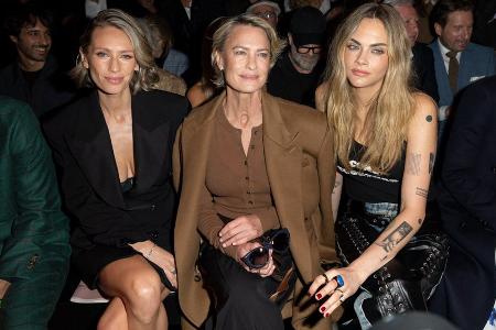 Robin Wright und Dylan Penn: Mutter-Tochter-Auftritt bei Fashion Week Robin Wright und Dylan Penn: Mutter-Tochter-Auftritt bei Fashion Week