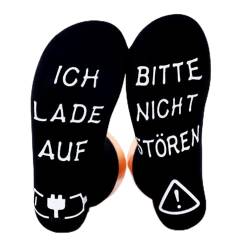 ALLWYOU Lustige Socken Geschenke für Männer Socken mit Spruch BITTE NICHT STÖREN ICH LADE AUF Gaming Socken Neuheit Baumwollsocken Schwarz Anti Rutsch Socken Vatertagsgeschenk für Papa Geschenk Lustig von ALLWYOU