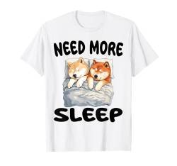 Süßes Akita Need More Sleep Pyjama-Nachthemd T-Shirt von Akita Pajamas & Nightgown .Co