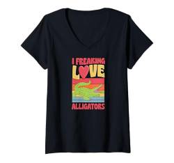 Damen I Freaking Love Alligators Alligators in Herzform im Retro-Stil T-Shirt mit V-Ausschnitt von Alligator Theme Birthday Party Supply Essentials