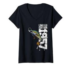 Damen Angler Fisch Jahrgang 1957 geboren Geburtstag Zubehör Angeln T-Shirt mit V-Ausschnitt von Angeln und Zubehör Geschenke Shirts