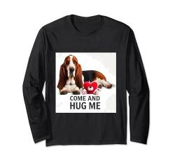 Hug Your Dog Basset Basset Mama Papa Doggie Basset Hound Langarmshirt von Basset Hound Gifts and Doggie Shirts