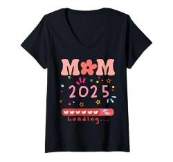 Damen Mama 2025 Loading für Baby Schwangerschaft Ankündigung T-Shirt mit V-Ausschnitt von Cuet Mom 2025 Loading for Baby 2026