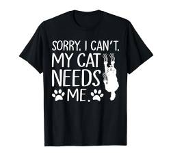 My Cat Needs Me Katzenliebhaber Katzen Zitat Lustiger Katzenbesitzer T-Shirt von Cute Cat Lover Gifts And Cat Owner Shirts