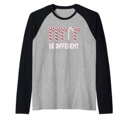 Weihnachten anders Raglan von Delightfully Different World