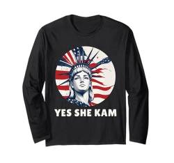 Kamala Harris Präsidentin 2024 USA Amerika Yes She Kam Langarmshirt von Demokraten Outfit US Wahlen Election Damen Herren