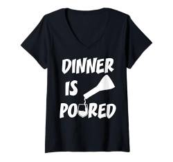 Damen Dinner is Poured Lustiges Wein-Zitat T-Shirt mit V-Ausschnitt von Drinking Wine All Days All Night