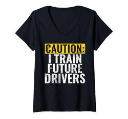 Damen Vorsicht, ich bilde zukünftige Fahrer und Fahrlehrer aus. T-Shirt mit V-Ausschnitt von Driving Instructor Gifts