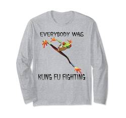 Everybody Was Kung Fu Fighting Lustiges süßes Frosch-Witz-Design Langarmshirt von EZ BLUZ