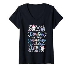 Damen Cousine der gruseligen Halloween-Familie Birthday Girl T-Shirt mit V-Ausschnitt von Faboolous Family Halloween Birthday Party Outfits