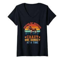 Damen Vintage Driving Crazy Once Donkey Chicken At A Time Couple T-Shirt mit V-Ausschnitt von Farmer Vacations Costume