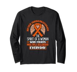 Unterschätzen Sie niemals eine Frau, die Multiple Sklerose bekämpft Langarmshirt von Fighters Against Multiple Sclerosis Awareness