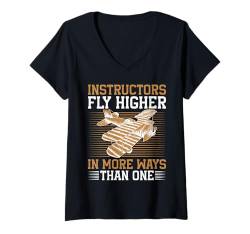 Damen Fliegen Sie höher in mehr als ein Fluglehrer T-Shirt mit V-Ausschnitt von Flight Instructor Gifts