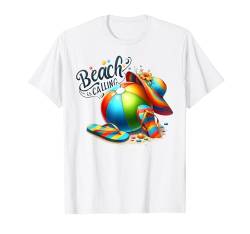 Beach Life Is Calling Sommerurlaub Strandball mit Flip-Flops T-Shirt von Funny Graphic Tees For Women and Men