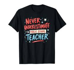 Unterschätze niemals einen Lehrer an einer öffentlichen Schule in der öffentlichen Lehre T-Shirt von Funny Never Underestimate a Public School Teacher