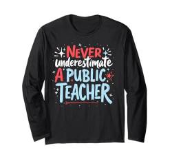 Vintage Never Underestimate a Public School Teacher Zitat Langarmshirt von Funny Never Underestimate a Public School Teacher