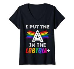 Damen Pride A Put The I In The LGBTQIA+ Regenbogen, für Herren, Damen, Kinder, Spaß T-Shirt mit V-Ausschnitt von Gay Pride Shopp