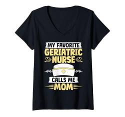 Damen Meine Lieblings-Altenpflegerin nennt mich Mom of Geriatric Nurse T-Shirt mit V-Ausschnitt von Geriatric Gifts