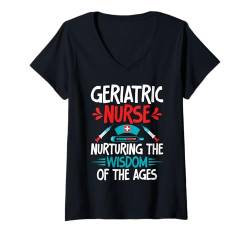 Damen Pflege der Weisheit des Zeitalters Altenpfleger T-Shirt mit V-Ausschnitt von Geriatric Gifts