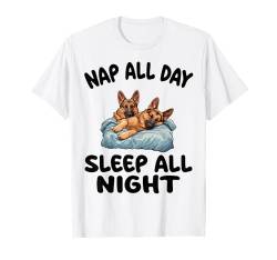 Niedlicher deutscher Schäferhund Nickerchen den ganzen Tag Schlaf die ganze Nacht Pyjama T-Shirt von German Shephard Pajamas & Nightgown .Co