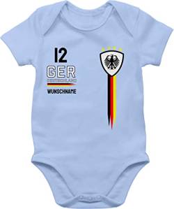 Baby Body Junge Mädchen - 2024 Fussball EM Fanartikel - Deutschland WM Trikot Farben - 3/6 Monate - Babyblau - strampler fußball w m deutsche nationalmannschaft fussballtrikot fu ball german von Geschenk mit Namen personalisiert by Shirtracer