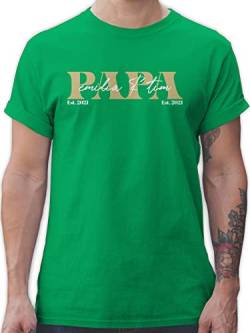 T-Shirt Herren - zum Vatertag - Papa Geschenk mit Namen Kinder Datum Geburtsjahr Weihnachten Geburtstag - L - Grün - Geschenke für papas Vater und söhne männer shirt Vatertagsgeschenk Tochter von Geschenk mit Namen personalisiert by Shirtracer