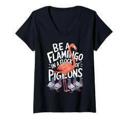 Damen Sei ein Flamingo in einer Herde von Tauben T-Shirt mit V-Ausschnitt von GrandMaster Design